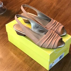 Circa Joan & David womens size 7.5 open toe wedge